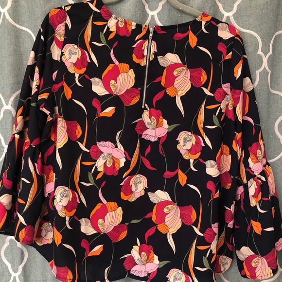 W5 floral shirt with zipper on back - Picture 2 of 4